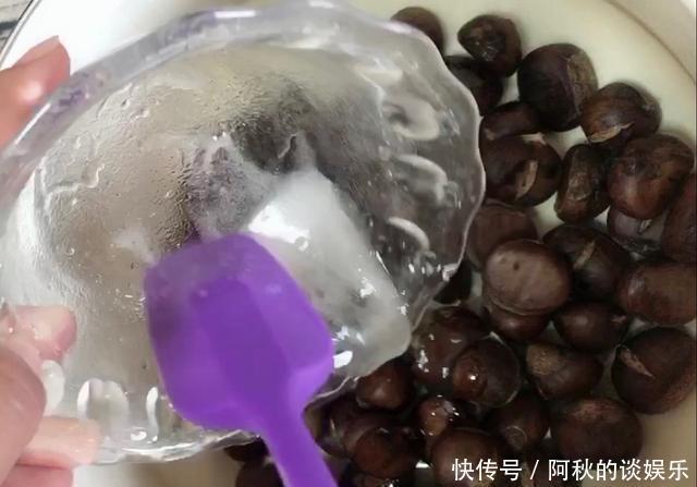 炒栗子|秋天三大宝之糖炒栗子,栗子按照这种方法烤,软糯不苦好剥皮!