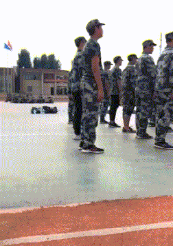 失误|搞笑GIF:我技术还是很好的,你们要相信我,这是失误!