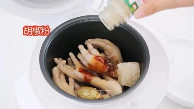 切成|这样做鸡爪真的太好吃了,越吃越上头!你们一定要试试看!