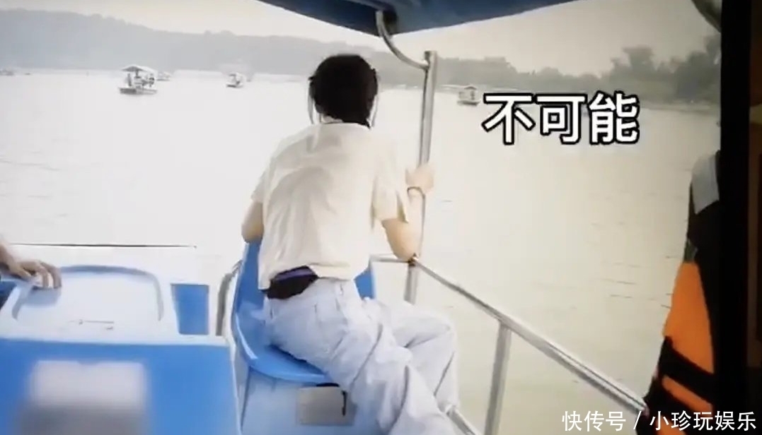 来看的话|郑爽录制新综艺手机掉湖里,看到第一秒反应:真的既心疼又好笑!