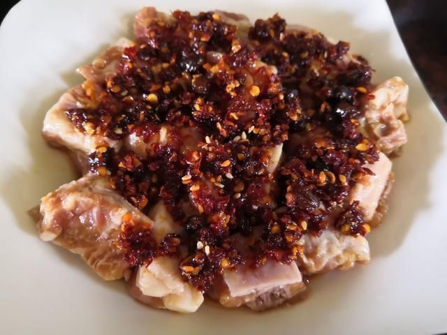 错水|排骨焯水后为什么又腥又柴看了大厨老爸的做法,原来是用错水了