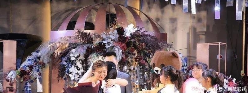 家长|刚下考场，40多名中考生穿越半座城集体奔向班主任婚礼现场！