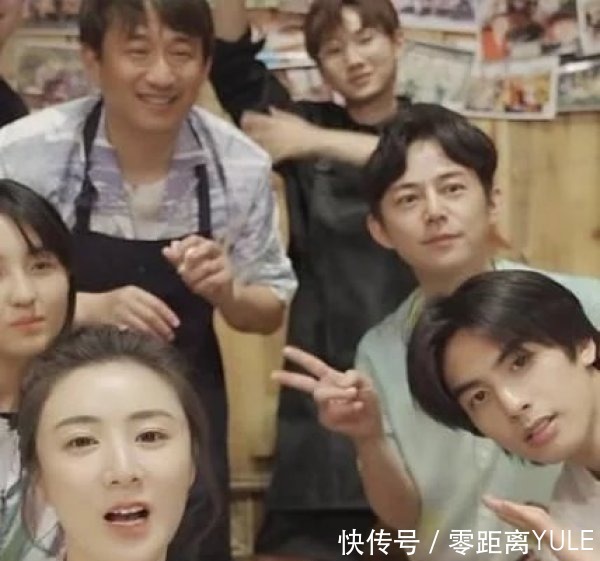 而张子枫|幸亏张子枫还是小孩,不然这一举动足以被骂到退圈,艺人不易