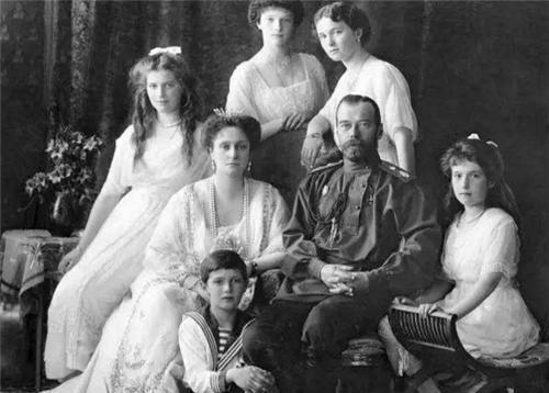 末代|末代沙皇全家珍贵照片：5个漂亮孩子实在太可惜，图5为行刑现场