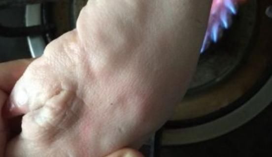  简单|原来猪皮“去毛”如此简单，不用手剃，去得干干净净很轻松，试试