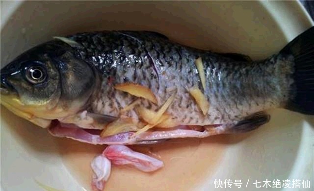鱼皮|你会煎鱼吗?直接下锅就“废”了,掌握3个技巧,鱼皮不破不粘锅