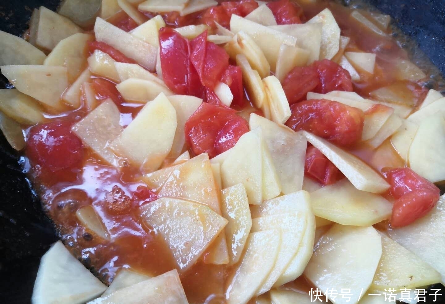 中秋|中秋家宴,时令蔬菜要多吃,教你土豆炖西红柿,汤香味美