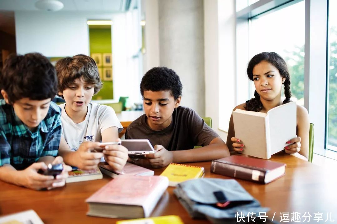 屏幕时间|您是否担心孩子看太多手机？