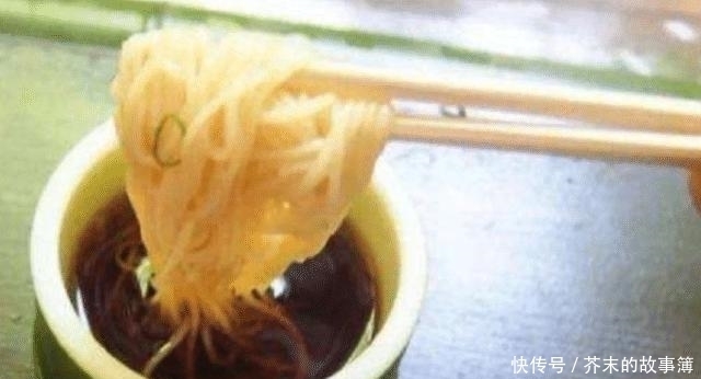 竹子|竹子劈开上面流出面条的美食叫“流水面”日本人很爱吃,你吃过没