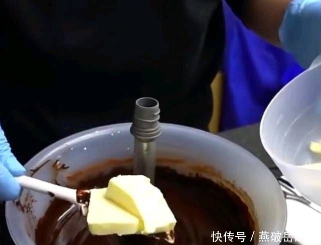  过程|在制作牛奶巧克力的过程中，每一种原料都是热的，难怪会让人发胖
