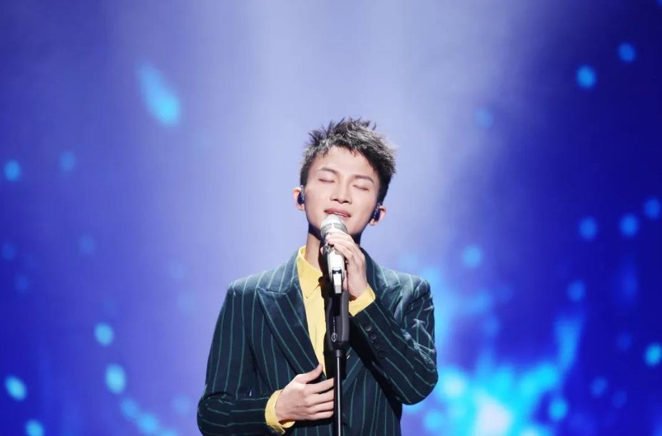  回答|记者问华晨宇周深的歌唱技巧，华晨宇的回答使听众大笑