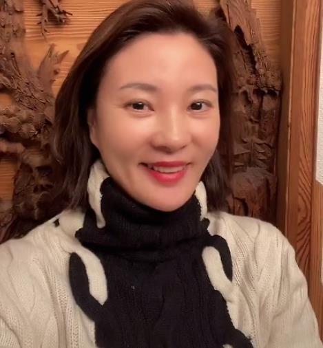 肤白|有央视台花之称的她,43岁依旧肤白貌美,两次离婚失败现在还单身