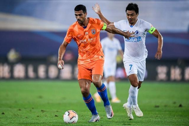 刘洋|感谢刘洋致命失误!鲁能终于输一场,李霄鹏送大连人中超首胜