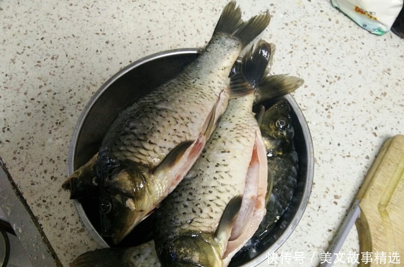 易学|无保留分享《煎焖鲫鱼》的做法，香味浓郁，做法简单易学