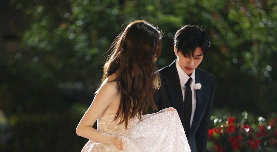 上线|您的“蔡小葵”已上线,暖心为baby提裙子第一期的神秘嘉宾曝出