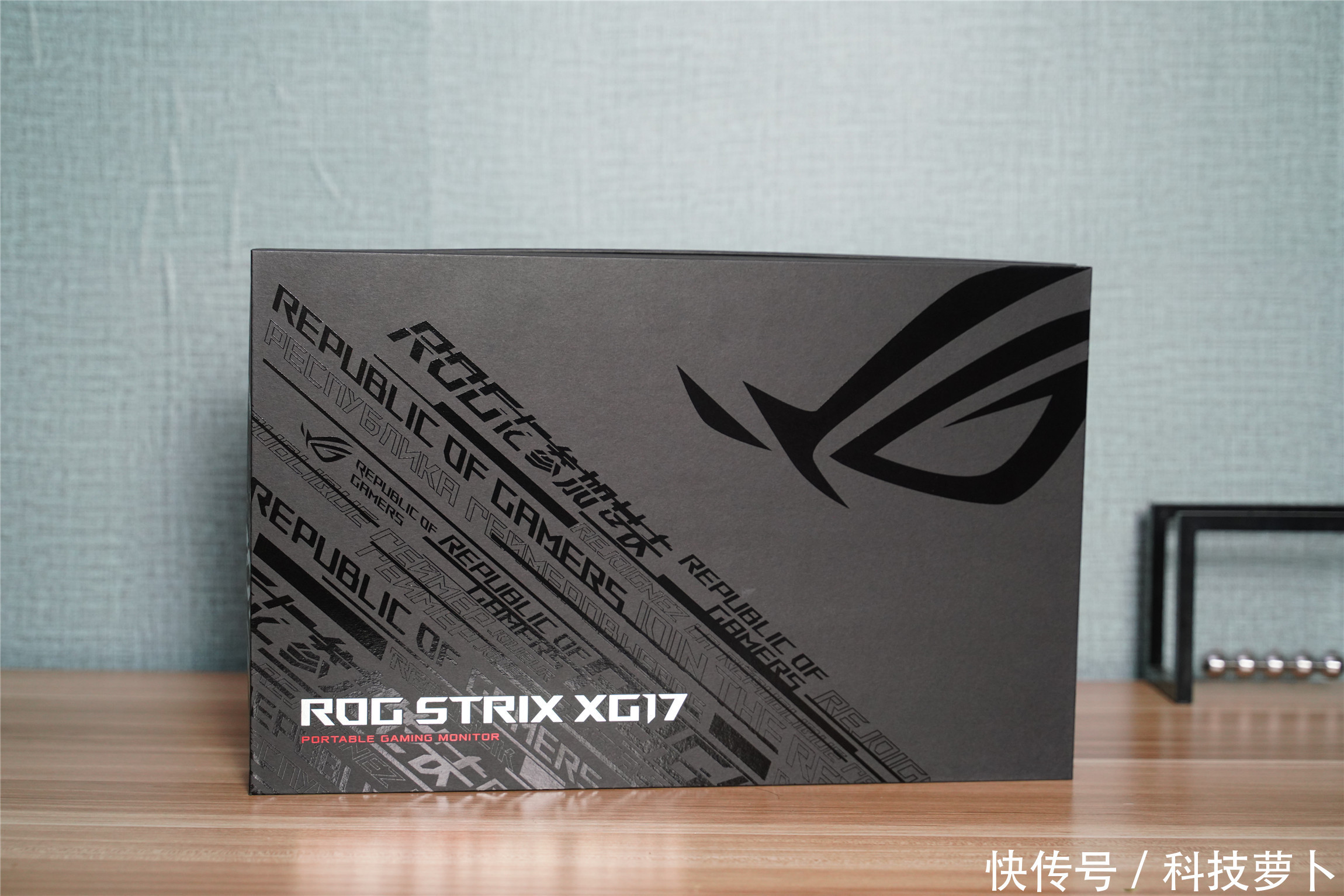  全球|全球首款240Hz+3ms电竞便携显示器，ROG XG17AHP评测