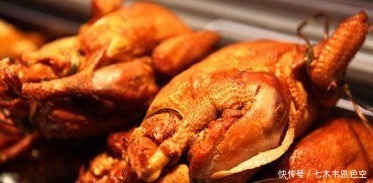 手艺|大娘卖“老手艺”小吃，20元一只，吆喝都不用，半天能卖上千只