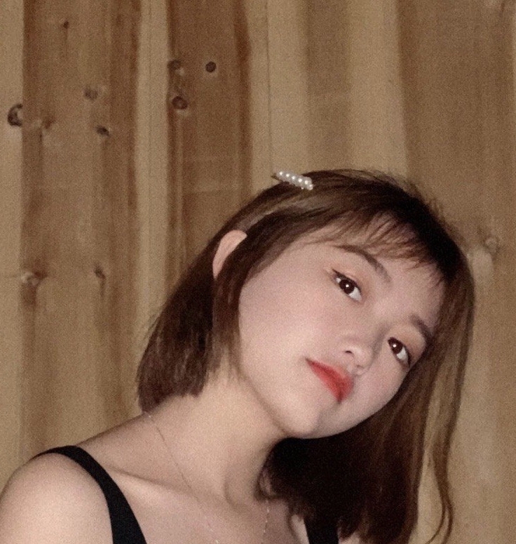  成网|《变形计》的漂亮妹妹梁小友成网红，因父亲生病辍学挣钱，却被网友批评想红