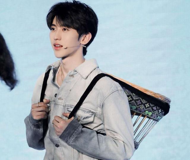  蔡徐坤|蔡徐坤为《奔跑吧》加分，节目获得了更好的口碑