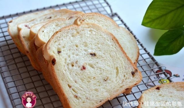 高筋面粉|想吃面包自己做,连烤箱都不开,营养暄软有嚼劲,抓两片能当饭