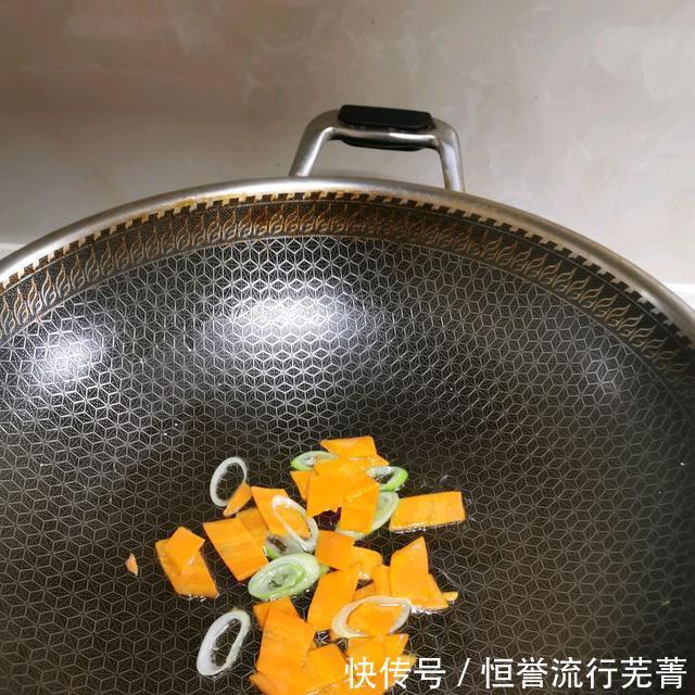 豆腐|脆脆的香芹，软糯的豆腐，不相干的两种食物，组合出不一样的美味