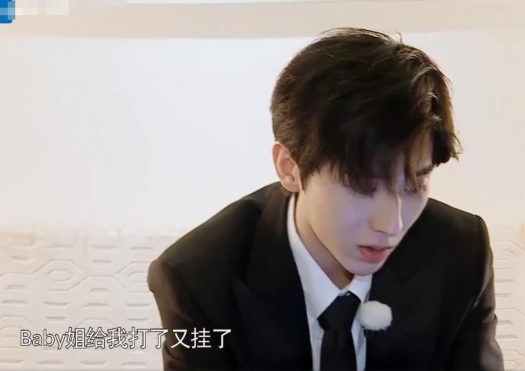 baby|baby在节目中打电话,镜头拍到屏幕,看清是谁,懵了