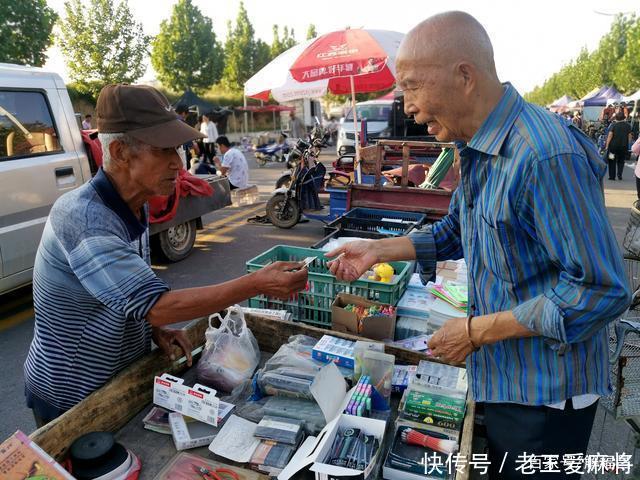 宁大爷|78岁老人赶集摆摊一天只挣三十元，为的是养活自己