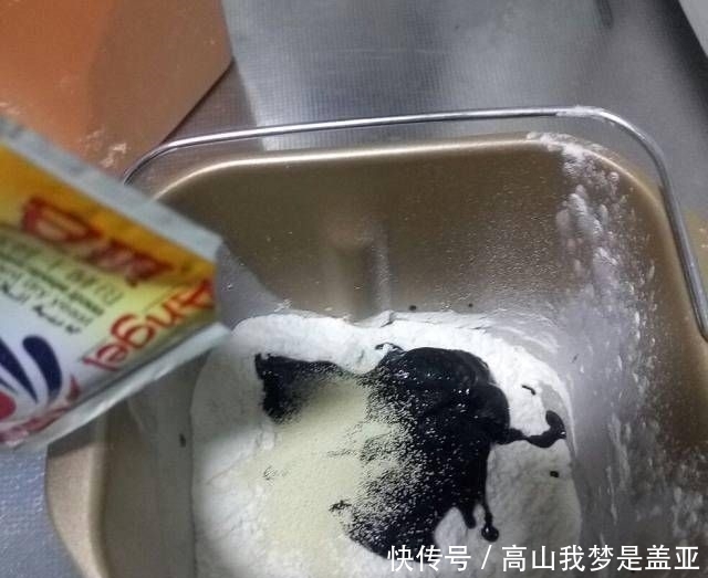 黑芝麻酱|黑芝麻双色馒头,又甜又软,5顿饭还不够!