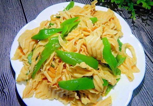 倒入锅中|夏天到了,少吃猪肉多吃它,1斤才3块,高蛋白低脂肪,比肉还香