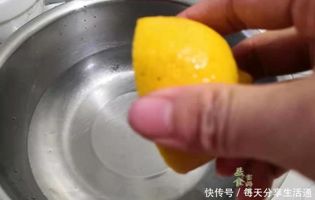 简单|爱吃零食的有口福了,5个苹果,切一切简单一做,比薯片营养好吃