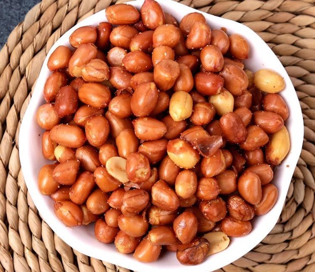 酥脆|炸花生米时,切忌只放油!多做1步,花生米更加酥脆,还不会返潮