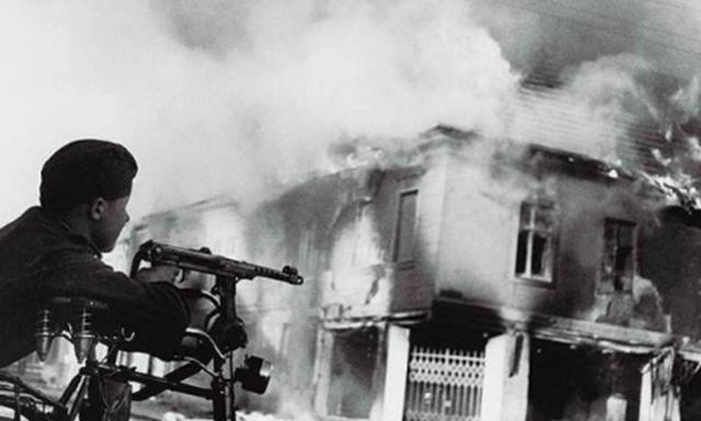 战争|希特勒自杀后,为何还有一场布拉格战役,结局如何?