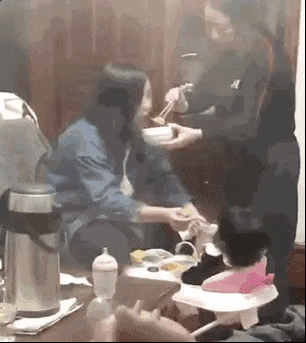 恶性竞争|搞笑GIF:这就是恶性竞争呀,谁都没得到好