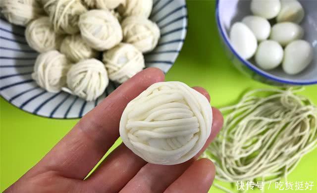 吃上去|鹌鹑蛋新吃法,加一把面条酸甜酥脆,比糖醋排骨还好吃