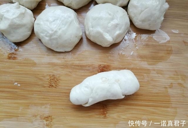 不用|想吃烧饼不用买,没有烤箱也能做,煎一煎凉了也不发硬