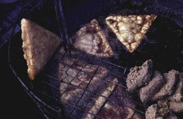 烤皮蛋|30年前外国人镜头下的中国小吃,现在已经全部消失了