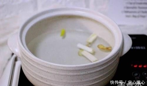 砂锅中|入夏后,可以试试这道菜,爽口不腻有嚼劲,年轻人必备的追剧神器