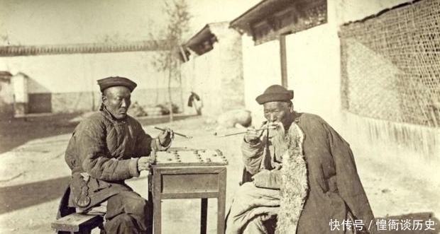 争议|老照片:晚清市井百态,其中一项绝活延续至今,备受争议
