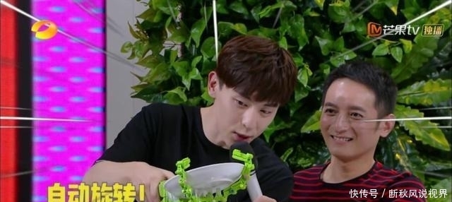 洗碗机|《快本》邓伦半自动龙虾洗碗机超可爱,看到小肉手去按我笑岔气了