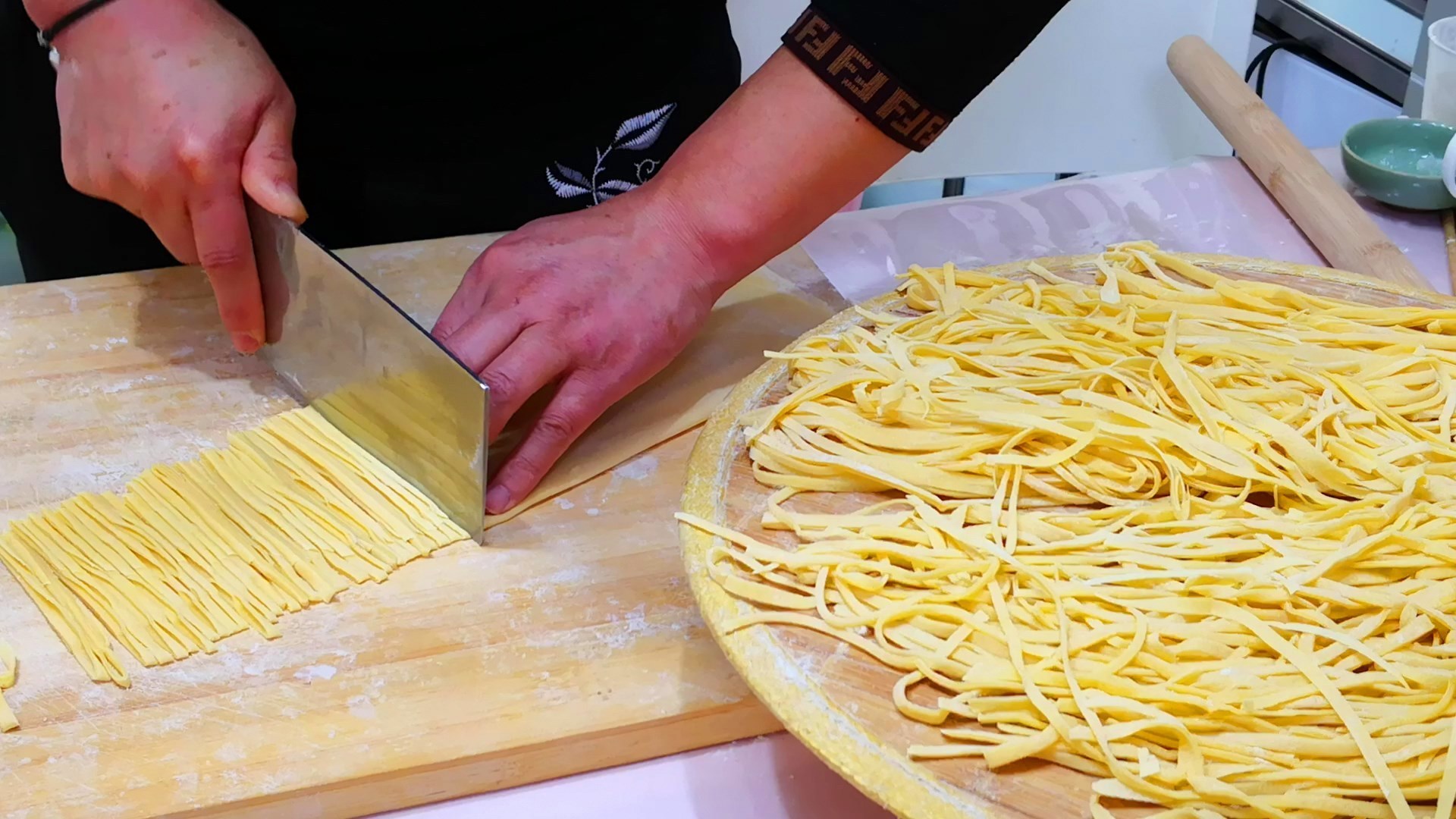  面粉|做手擀面，到底要不要加碱和盐以前没注意，难怪面条不香不好吃