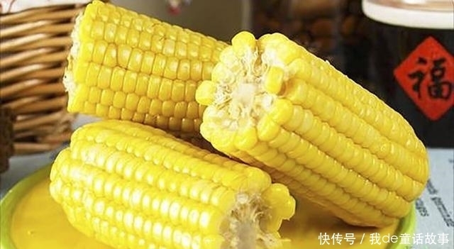 放上|煮玉米时,记着别用清水直接煮,放上2样料,玉米软糯又香甜