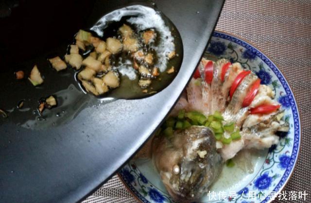 上桌|鲜香嫩滑的清蒸鲈鱼,简单一蒸端上桌,营养丰富真下饭,安排