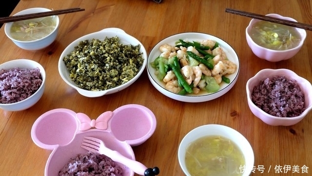 地皮菜|多年不见的小学同学来家里玩,我做了两个菜一个汤,边吃边叙旧