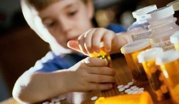  脑瘫|半杯、仅仅半杯，3岁男童成了脑瘫，亲戚的这种行为你还不制止