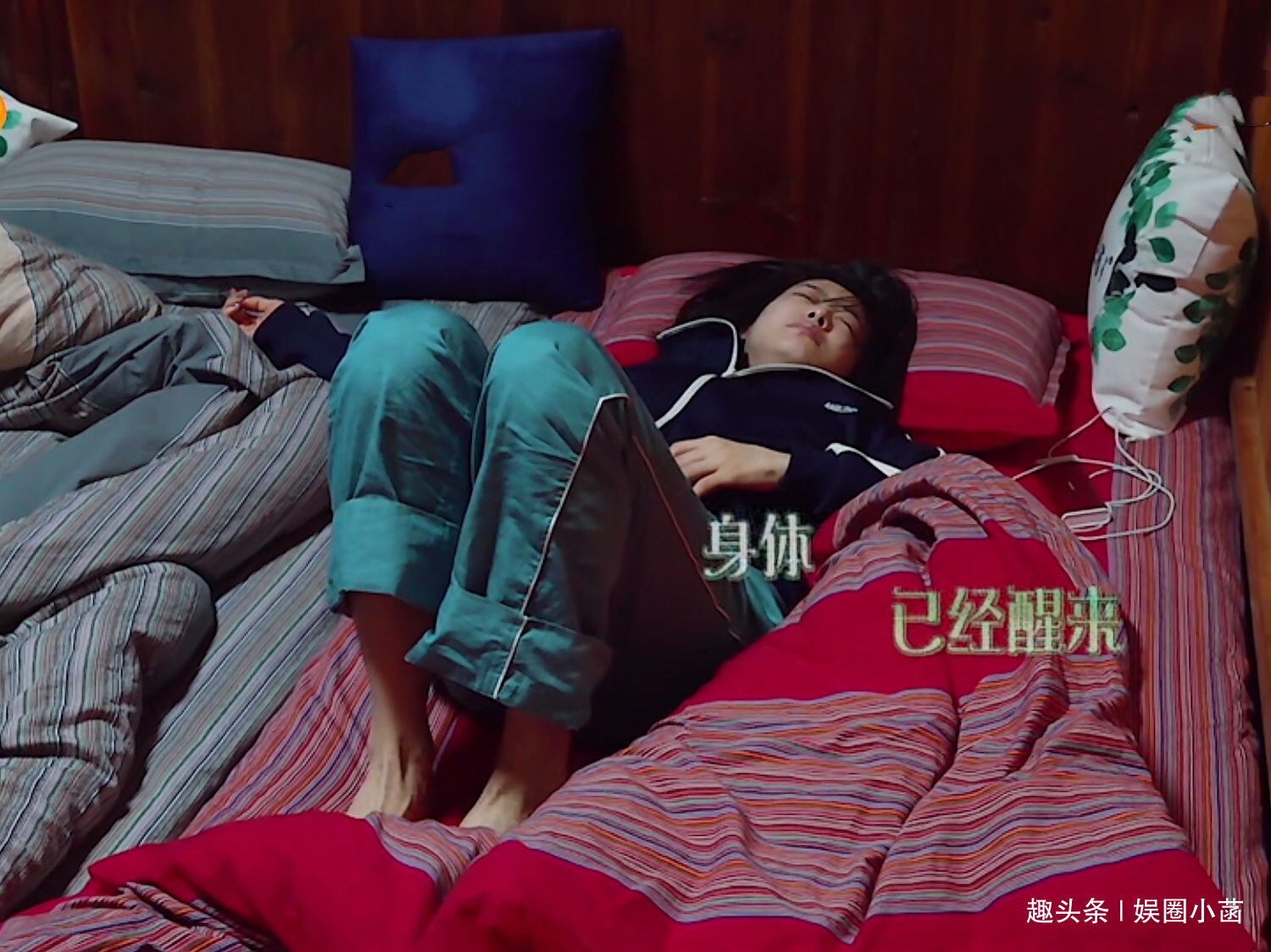 女生|节目组剪辑好粗心!黄磊深夜进女生房间,女嘉宾险走光连忙盖被子