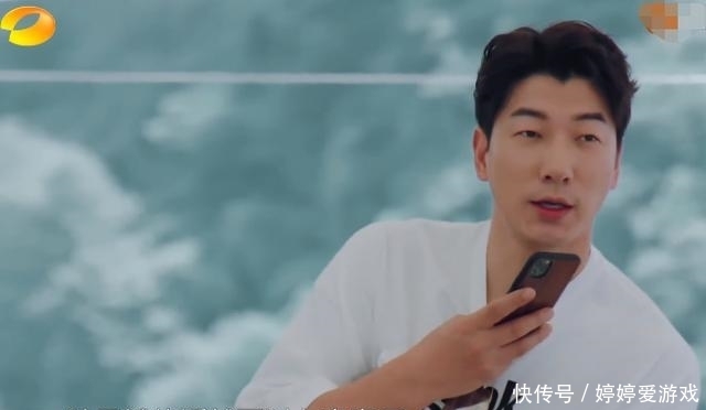 衣物|赵丽颖《中餐厅》暴露生活坏习惯,多次晚起床,房间邋遢衣物乱放