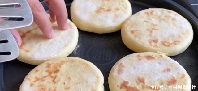 松软|山药别炒的吃了,加2个鸡蛋教你做养胃小饼,松软香甜凉了也不硬