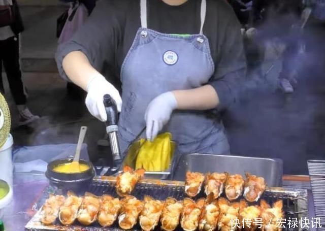 不准|胖大叔卖“奢侈小吃”,50元一个,不准食客挑,食客却排着长队买