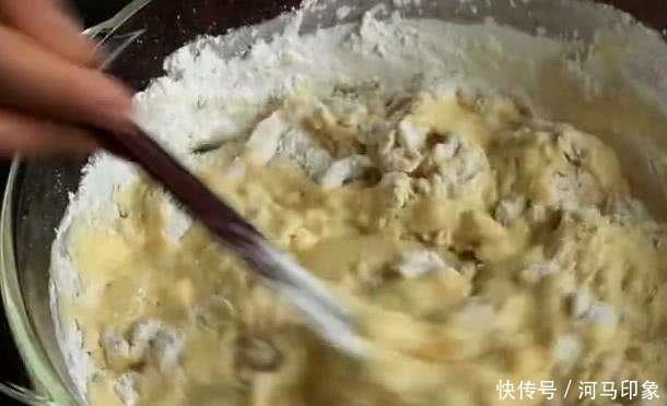  搅拌均匀|小米别再熬粥了，一个鸡蛋，一包牛奶，那样做好吃又营养