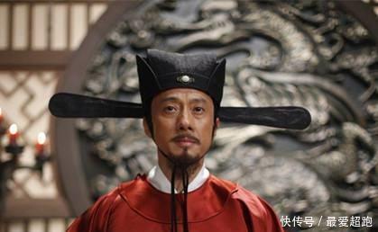  下联|少女出上联“一人一碗一口锅”，秀才对下联，少女听后又羞又气